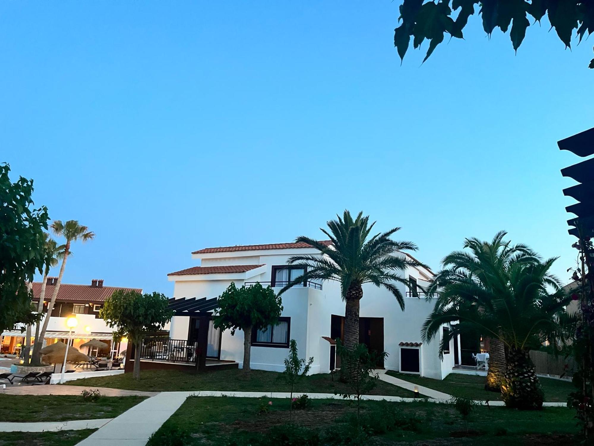 Nuramar Aparthotel Cala'N Bosch  Exterior photo