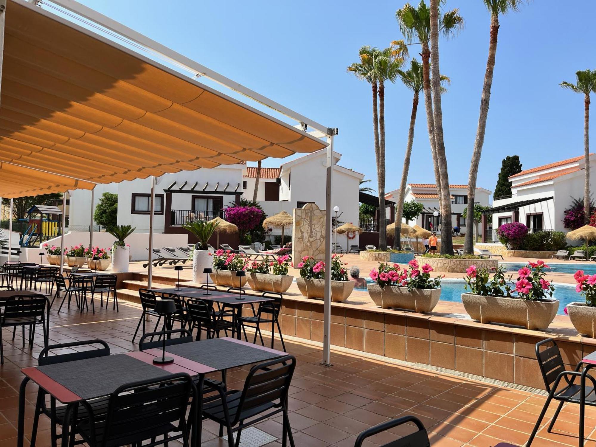 Nuramar Aparthotel Cala'N Bosch  Exterior photo